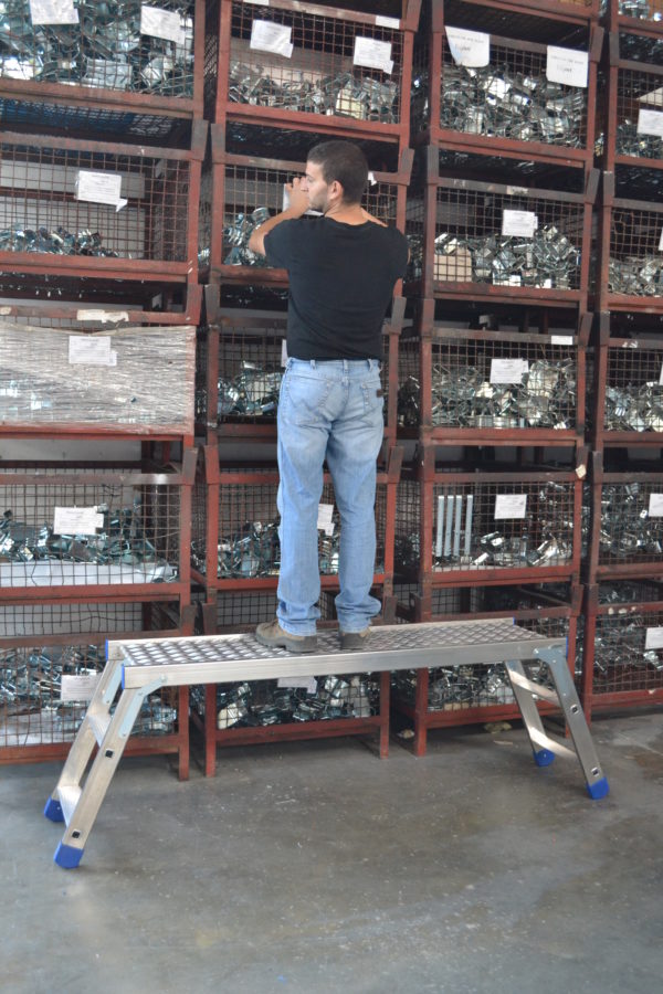 سلم المنيوم ايطالي منصة 2 درج موديل20945